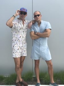 RompHims by the pool - standing